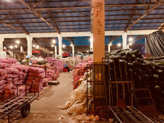 初夏入夜,邵陽江北農(nóng)產(chǎn)品批發(fā)大市場掠影